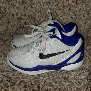 Nike Kobe Bryant's size 9C